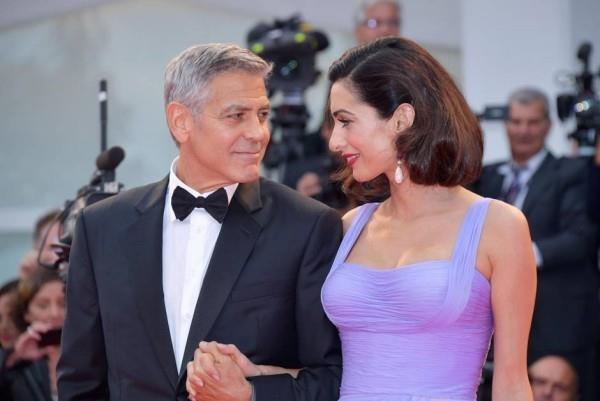 Amal i George Clooney promieniują miłością