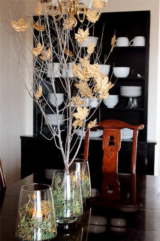 Adorables idées de décoration d'automne branches avec des feuilles fanées sur la table à manger