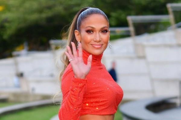 Jennifer Lopez 50 letnia perfekcyjny wygląd wygląda jak 20 lat temu