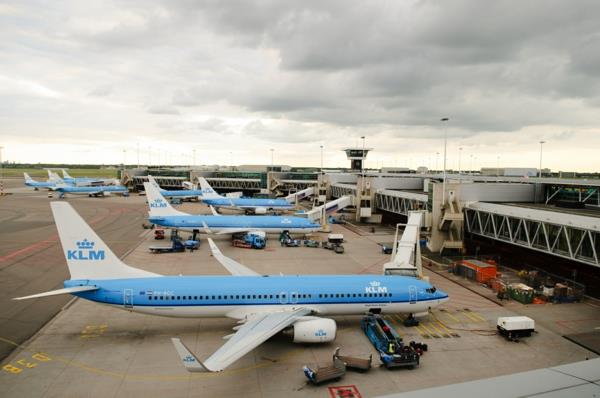 Les avions de KLM atterrissent la nuit