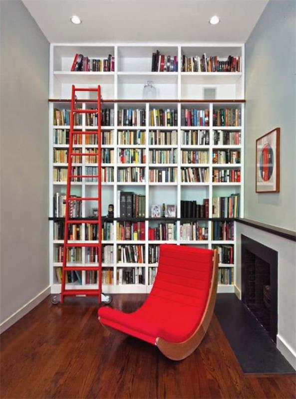 Bibliothèque à la maison moderne cheminée chaise à bascule rouge livre mur plafond haute échelle