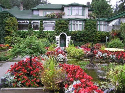 Beau jardin aménagé systèmes d'eau d'aménagement paysager