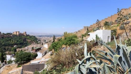 Hiszpania Granada ma wiele historii natury i wspaniałe zabytki?