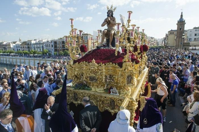 SÉVILLE. ESPAGNE - 13 AVRIL : La confrérie des