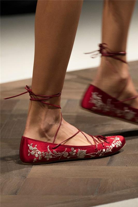 ballerines tendances de la mode toile lacée