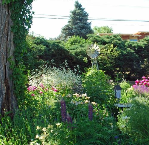 Jardinage et aménagement paysager plante traditionnellement des fleurs colorées