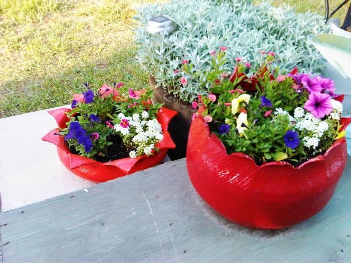 idées de jardin peindre vieux pneus de voiture fleurs de couleur rouge