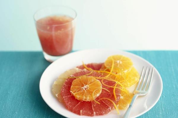 pamplemousse sain avec petit-déjeuner à l'orange