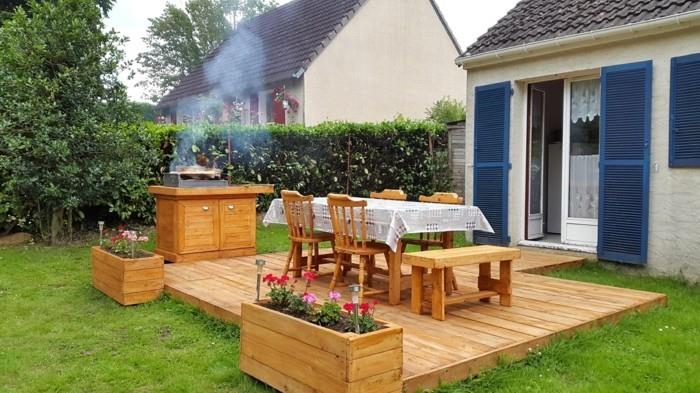 grillades dans le jardin plancha grill maison individuelle terrasse d'été