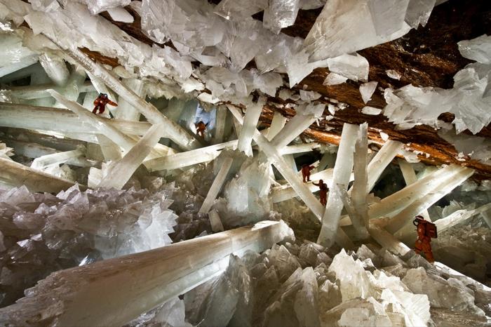 mine de la grotte de cristal de naïca