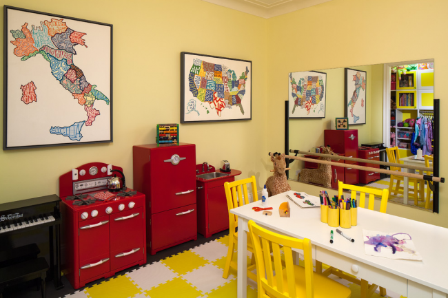 Подови плочки от EVA, които повтарят ярките цветове на детската стая