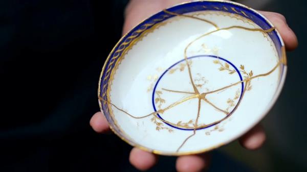 coller de la porcelaine réparer des céramiques avec du kintsugi