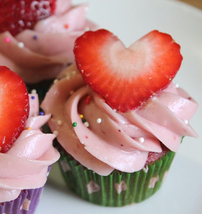 recettes cupcakes mini gâteaux décorer des fraises