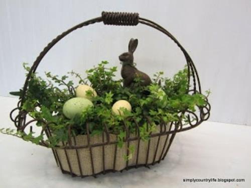 Plantes de jute de lapin de panier d'oeufs de pâques de style rustique