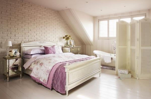 chambre à coucher design shabby chic style mur de briques violet