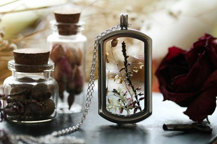 bijoux en argent chaîne pendentif verre pressé fleurs d'été mousse pissenlits